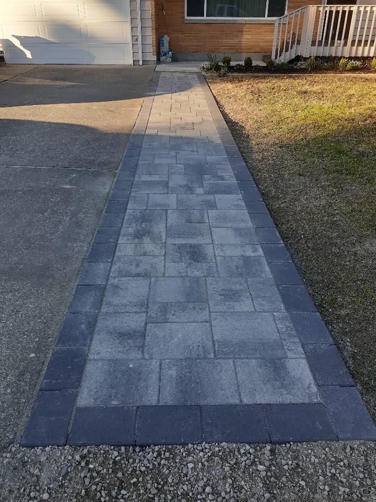 Paver front walkway path to house entrance